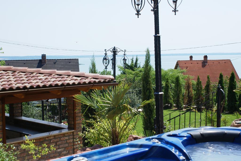 Sargarigo Apartman Haz Hotel Balatonalmadi Exterior photo